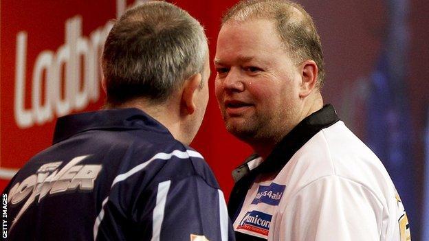 Phil Taylor confronts Raymond van Barneveld