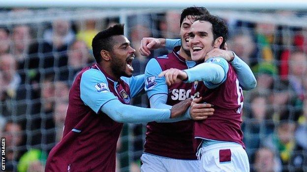 West Ham celebrate Joey O'Brien's goal against Norwich