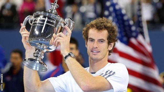 Andy Murray lifts the US Open trophy