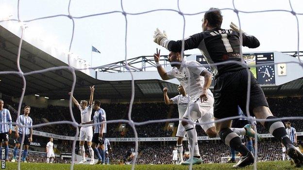 Clint Dempsey scores his second