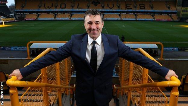 Wolves manager Dean Saunders