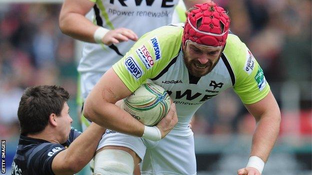 Alun Wyn Jones in action for the Ospreys