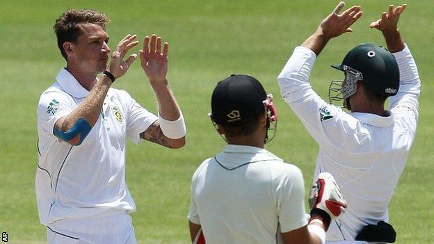 Dale Steyn (l) celebrates