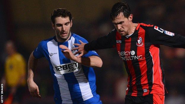 Goalscorer Mauro Boselli (left)