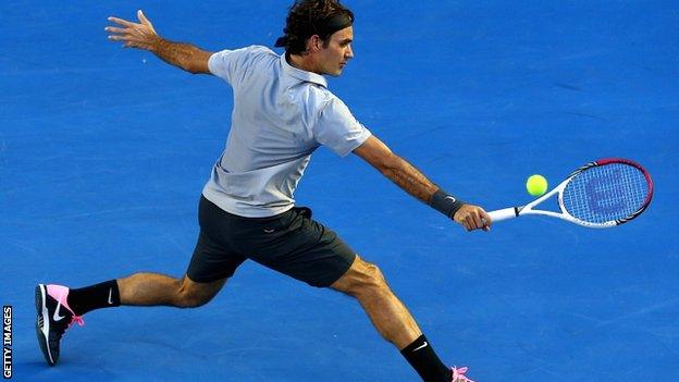 Roger Federer in action against Nikolay Davydenko in Melbourne