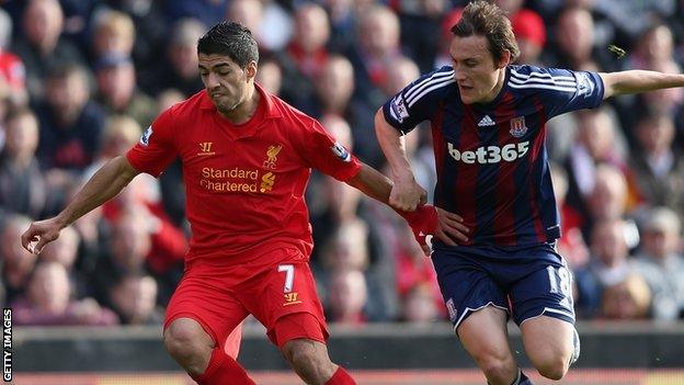 Luis Suarez and Dean Whitehead