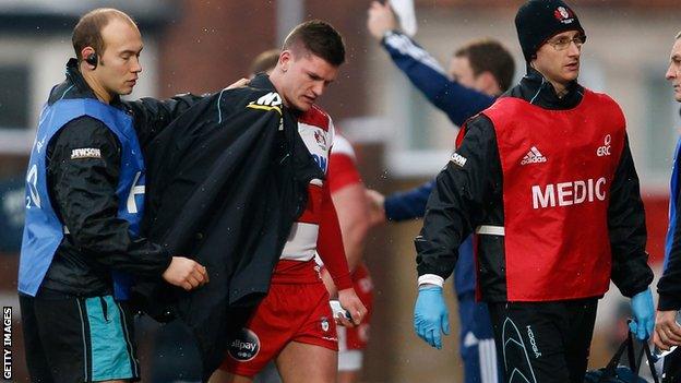 Freddie Burns limps off after knee injury