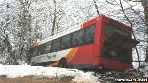 Bus at Abercarn [Pic: South Wales Argus]