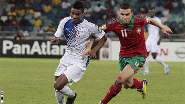 Cape Verde's Platini (L) is challenged by Morocco's Oussama Assaidi