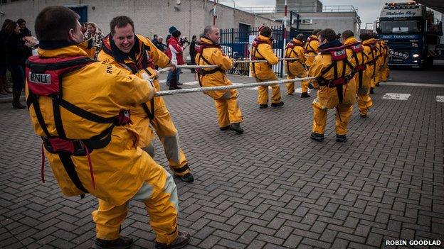 Lifeboat pull