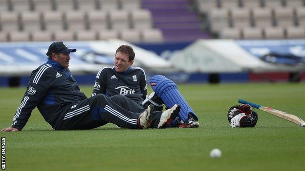 England batting coach Graham Gooch (left) talks to Eoin Morgan