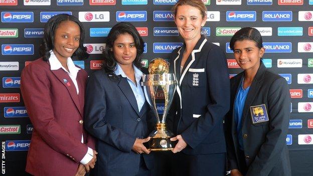 Captains Merissa Aguilleira (West Indies), Mithali Raj (India), Charlotte Edwards (England) and Shashikala Siriwardene (Sri Lanka) with the World Cup