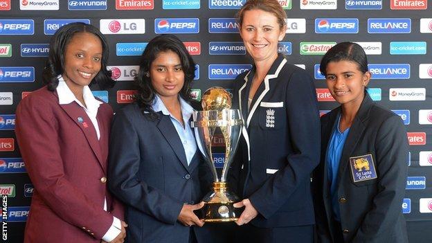 Captains Merissa Aguilleira (West Indies), Mithali Raj (India), Charlotte Edwards (England) and Shashikala Sirawardene (Sri Lanka) with the World Cup