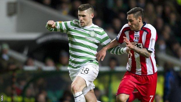 Gary Hooper holds off Kilmarnock's Danny Racchi