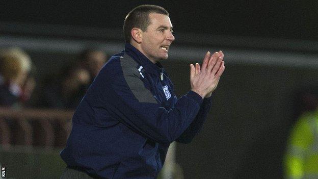 Dundee manager Barry Smith