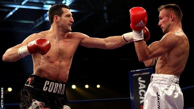 Carl Froch fighting Mikkel Kessler