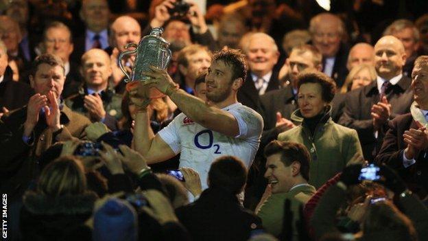 England captain Chris Robshaw lifts Calcutta Cup