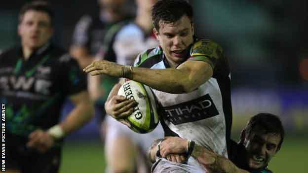 Harlequins' Sam Smith is tackled