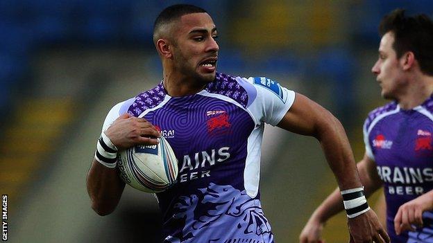 Ashley Smith scores his only try for London Welsh