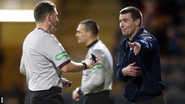 Dundee manager Barry Smith