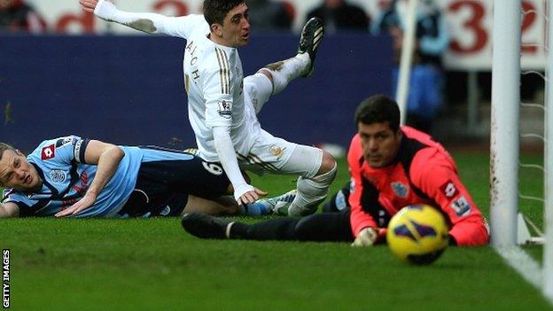 Pablo Hernandez scores Swansea's third against QPR