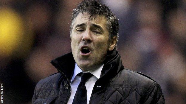 Wolves manager Dean Saunders