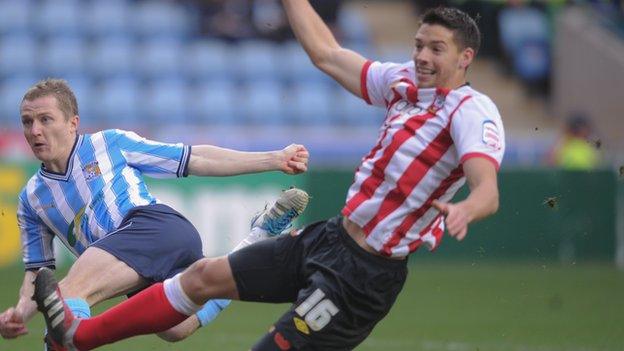 Aaron Martin challenges Gary McSheffrey in Coventry's FA Cup third round tie against Southampton, Jan 2012