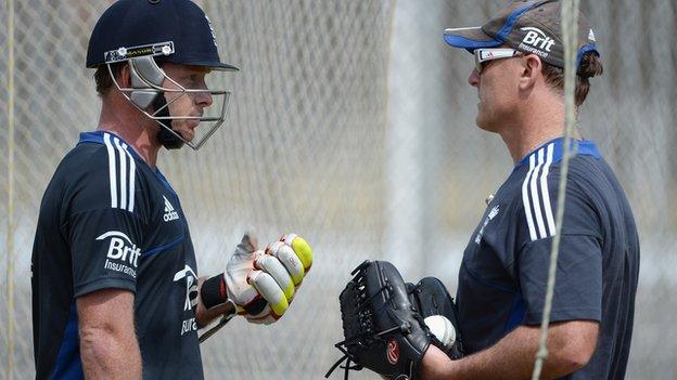 England batsman Ian Bell (left) and coach Andy Flower