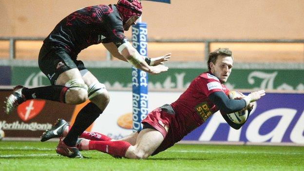 Andy Fenby scores a try for the Scarlets against Edinburgh