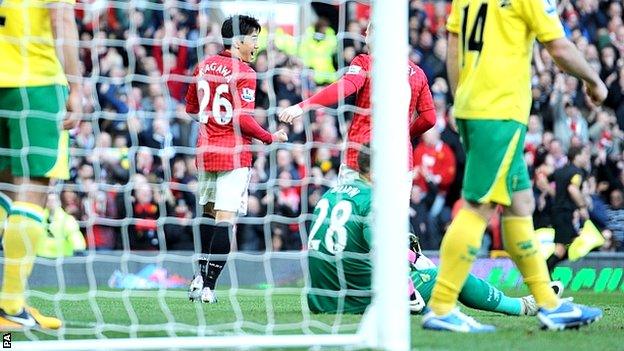 Manchester United celebrate Shinji Kagawa's goal