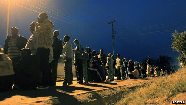 Kenyans wait to cast their vote at a polling station in Kibera slum in the capital Nairobi 4 March 2013