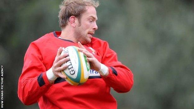 Ospreys lock Alun Wyn Jones