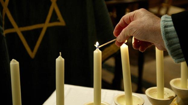 Candles being lit in a synagogue in Palma de Mallorca