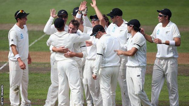 New Zealand players celebrate the wicket of Matt Prior, Bruce Martin's first in Test cricket