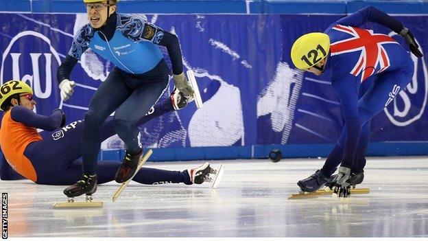 Jon Eley (right) in action during the 500m speed skating semi-final in Hungary