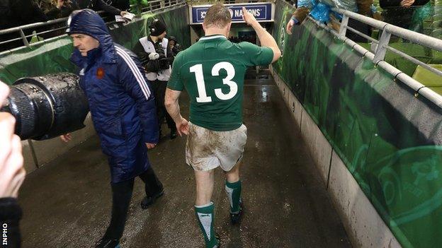 Brian O'Driscoll leaves the Aviva Stadium pitch