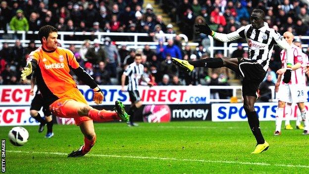 Papiss Cisse scores the winner for Newcastle against Stoke