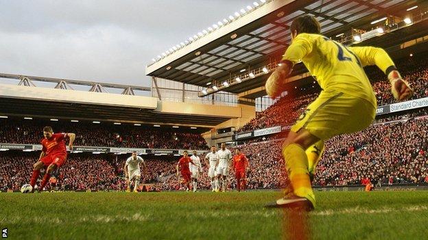 Liverpool captain Steven gerrard (left) scores his side's winner against Tottenham from the penalty spot