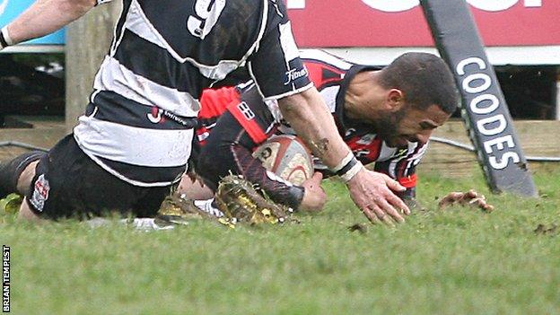 Ashley Smith goes over for Cornish Pirates