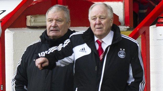 Aberdeen boss Craig Brown (right) and his assistant Archie Knox