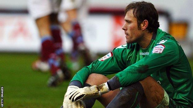 Goalkeeper Steve Simonsen