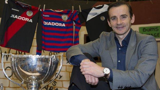 St Mirren manager Danny Lennon