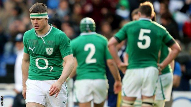 Brian O'Driscoll and dejected Ireland team-mates in Rome