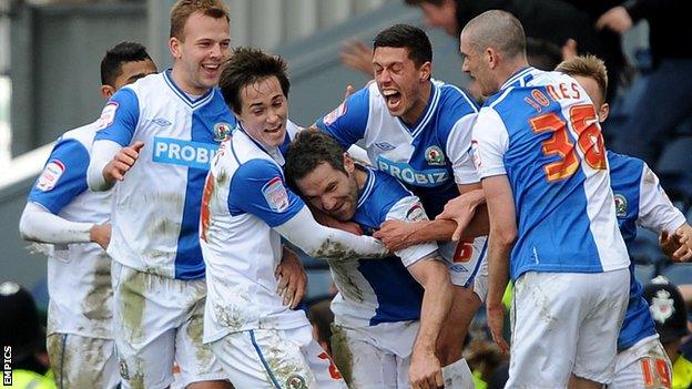 David Dunn celebrates with his Blackburn teammates