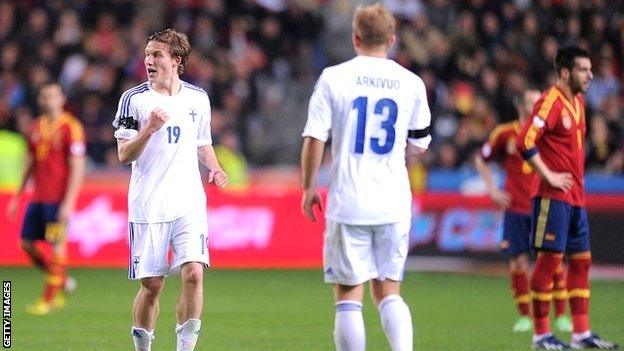 Alexander Ring celebrates for Finland