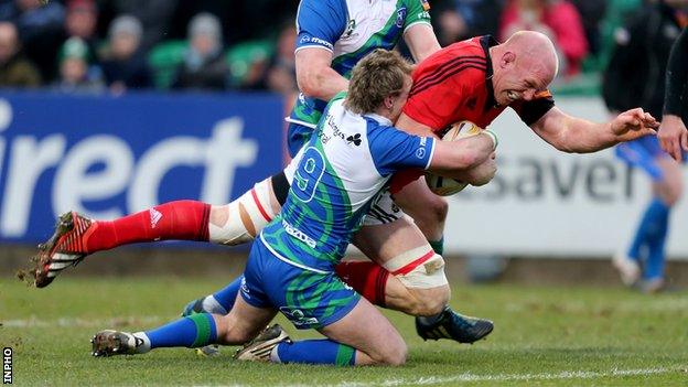 Paul O'Connell opens the scoring for Munster against Connacht