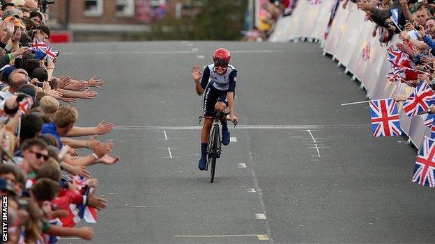 Lizzie Armistead during the women's individual time trial at the London Olympic games