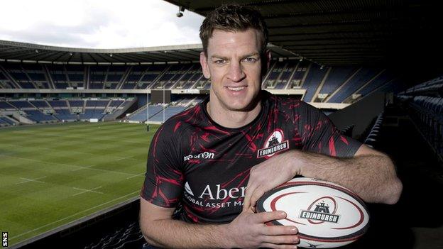 Nikki Walker has signed for Edinburgh