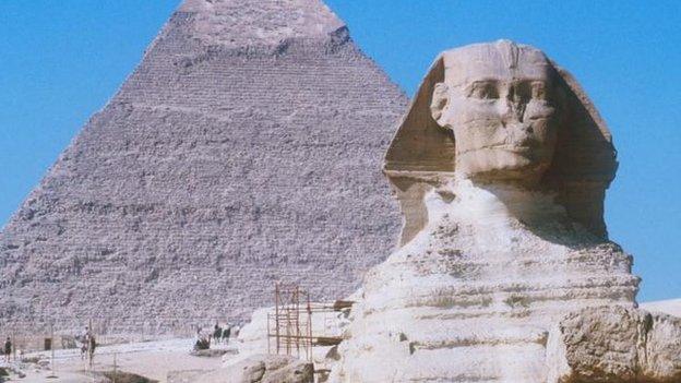 Picture of pyramid and sphinx