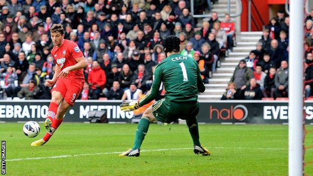 Jay Rodriguez scores for Southampton against Chelsea